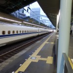 向かってくる新幹線